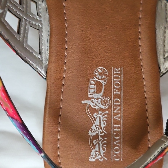 Coach and Four Women's Sandals EUC - Picture 4 of 7